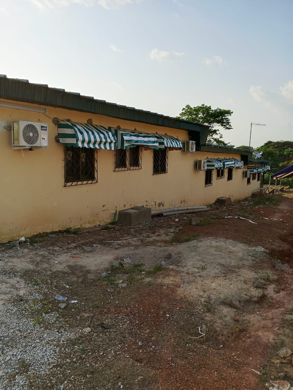 Vue extérieure de l'Hôtel Restaurant Békan Tié à Assaoufoué